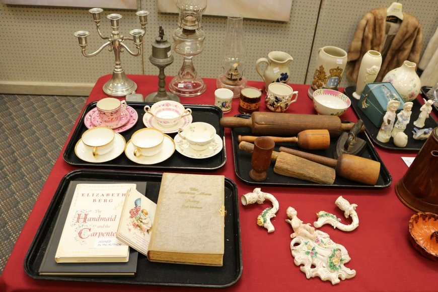 Image for Gallery Auction with Sports Memorabilia and Sporting Equipment: 9-12-19