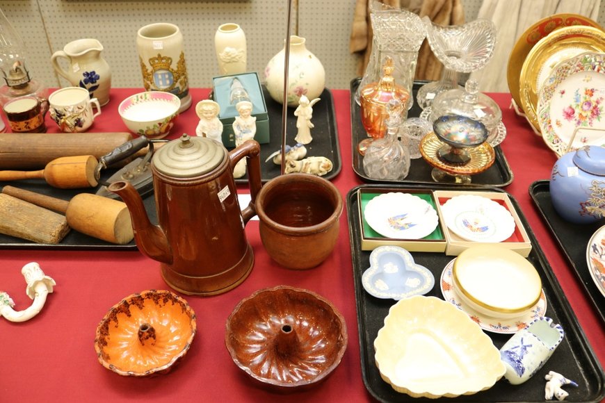 Image for Gallery Auction with Sports Memorabilia and Sporting Equipment: 9-12-19