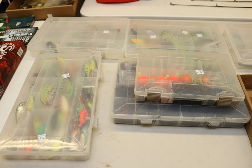 Image for Gallery Auction with Sports Memorabilia and Sporting Equipment: 9-12-19