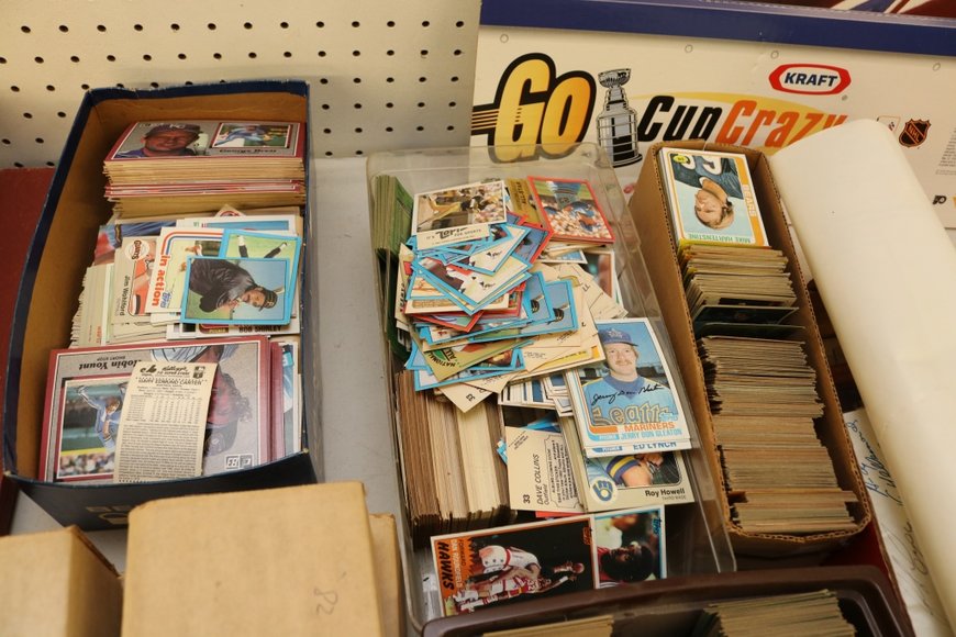 Image for Gallery Auction with Sports Memorabilia and Sporting Equipment: 9-12-19