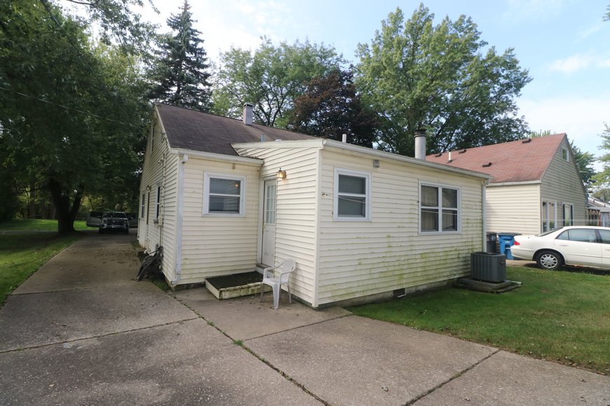 Image for MINIMUM BID AUCTION $59,000 - 3016 Maeterlinck Avenue