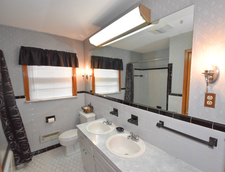 Image for Absolute Real Estate Auction in Louisville