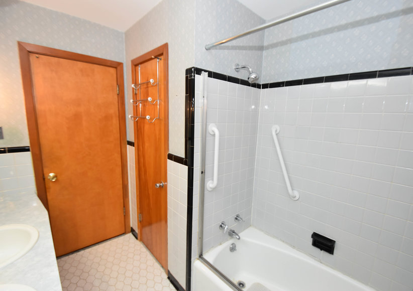 Image for Absolute Real Estate Auction in Louisville