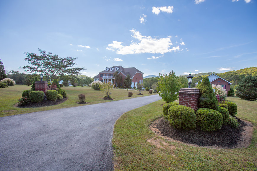 Image for Stately 5 BR/5.5 BA Home on 3.5 +/- Acres in Albemarle County, VA--SELLING to the HIGHEST BIDDER!!