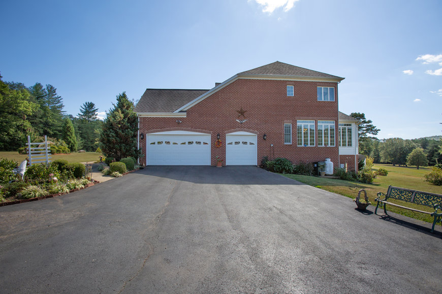 Image for Stately 5 BR/5.5 BA Home on 3.5 +/- Acres in Albemarle County, VA--SELLING to the HIGHEST BIDDER!!