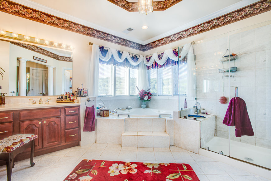 Image for Stately 5 BR/5.5 BA Home on 3.5 +/- Acres in Albemarle County, VA--SELLING to the HIGHEST BIDDER!!