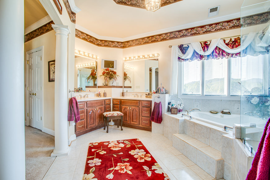 Image for Stately 5 BR/5.5 BA Home on 3.5 +/- Acres in Albemarle County, VA--SELLING to the HIGHEST BIDDER!!