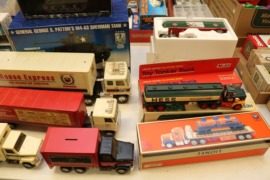 Image for Gallery Auction with Vehicles: 10-24-19