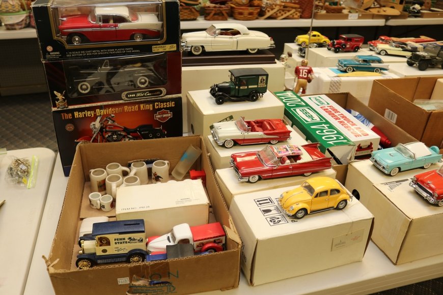 Image for Gallery Auction with Vehicles: 10-24-19