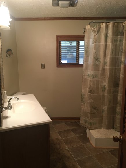 Image for Lake Barkley Real Estate Auction: 275 Horseshoe Dr., Cadiz