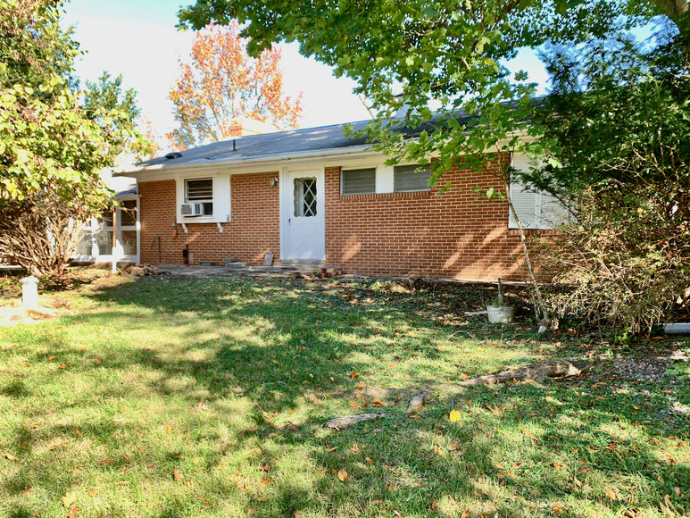 3 BR/1.5 BA Home on 2.4 +/ Acres in Clarke County, VAOnly 6 miles
