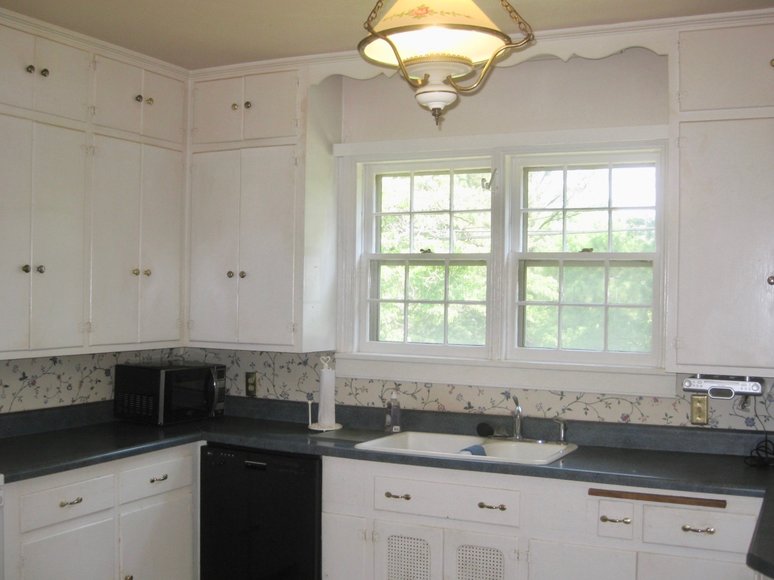 Image for Move-In Ready 3 BR/2.5 BA Brick Home on Main Street Lawrenceville, VA--Sells to the Highest Bidder!!