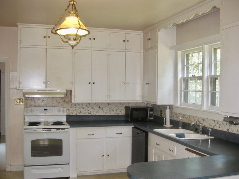 Image for Move-In Ready 3 BR/2.5 BA Brick Home on Main Street Lawrenceville, VA--Sells to the Highest Bidder!!