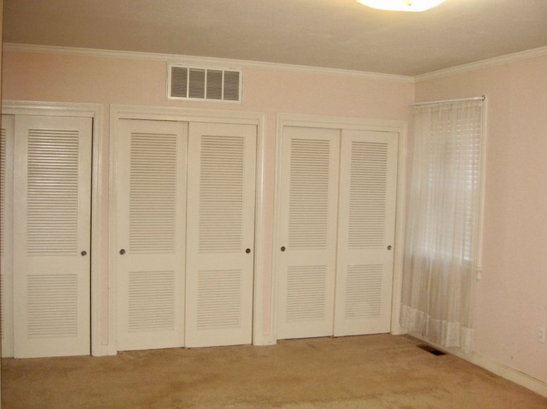 Image for Move-In Ready 3 BR/2.5 BA Brick Home on Main Street Lawrenceville, VA--Sells to the Highest Bidder!!