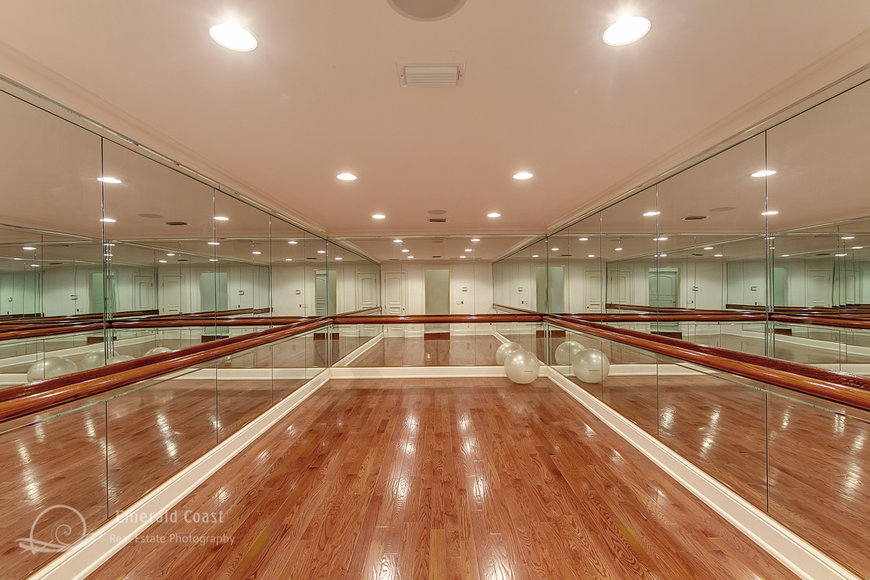 Image for Luxury Estate Auction in Prestigious Preserve on the Bay