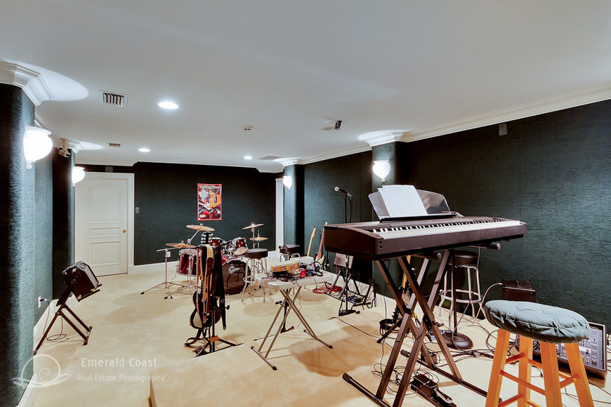 Image for Luxury Estate Auction in Prestigious Preserve on the Bay