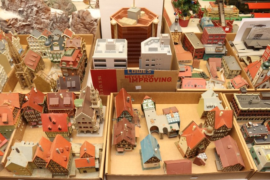 Image for Gallery Auction with Trains: 11-21-19