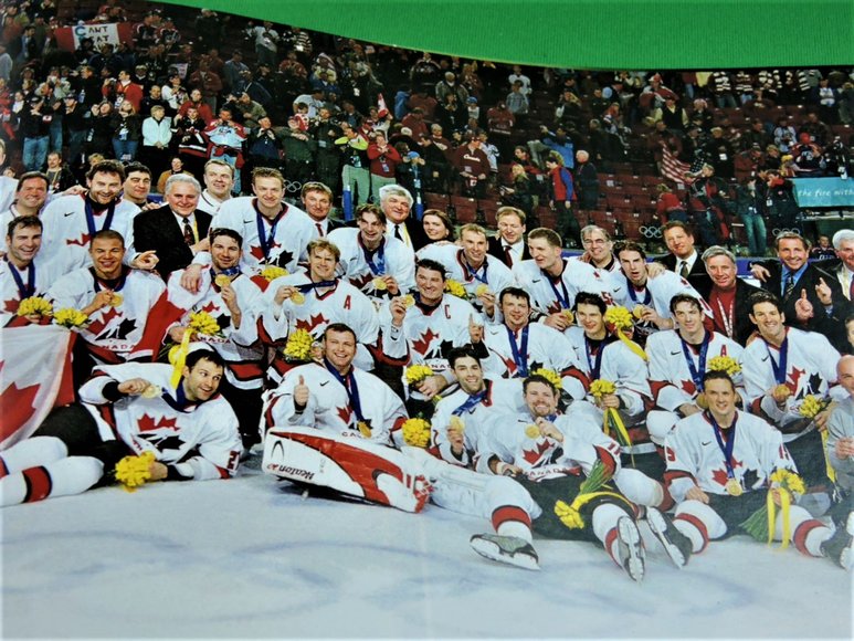 Image for HELLO CANADA WEEKLY - THE QUEEN CELEBRATES HER DECADES ON THE THRONE