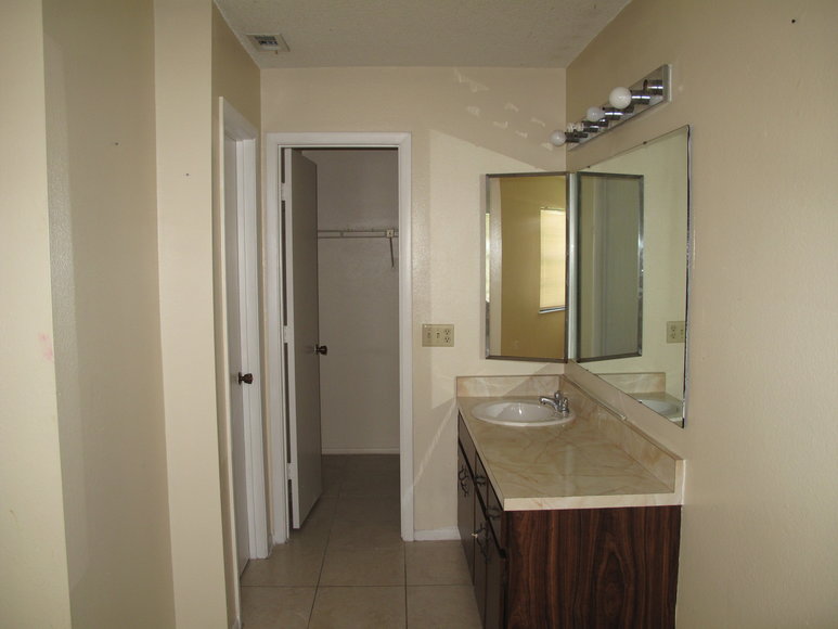 Image for US Bankruptcy Auction of 53 Residential Villas in Villas of Windmill Point II