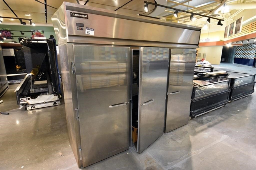 Continental 3Door Freezer Case