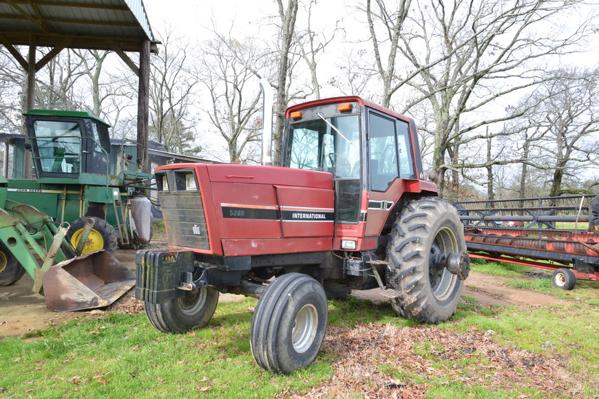 Image for International Tractor 5288, International 1020 platform