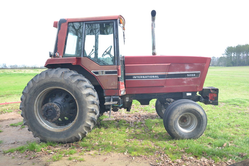 Image for International Tractor 5288, International 1020 platform