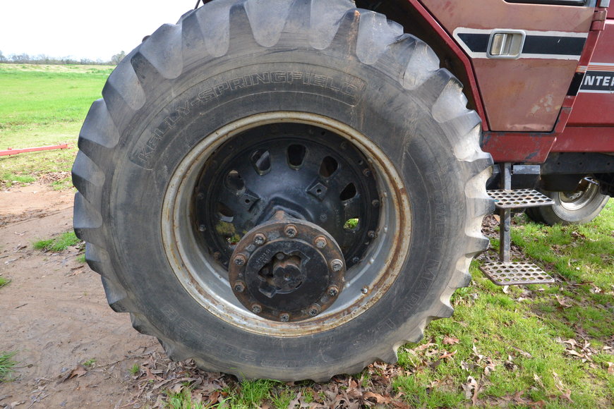 Image for International Tractor 5288, International 1020 platform