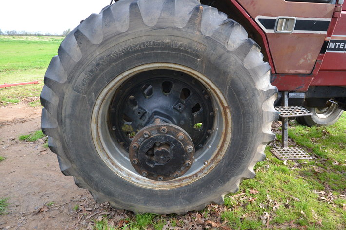 Image for International Tractor 5288, International 1020 platform