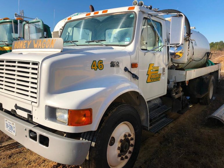 Image for For Sale 1996 International 4900 Septic Truck