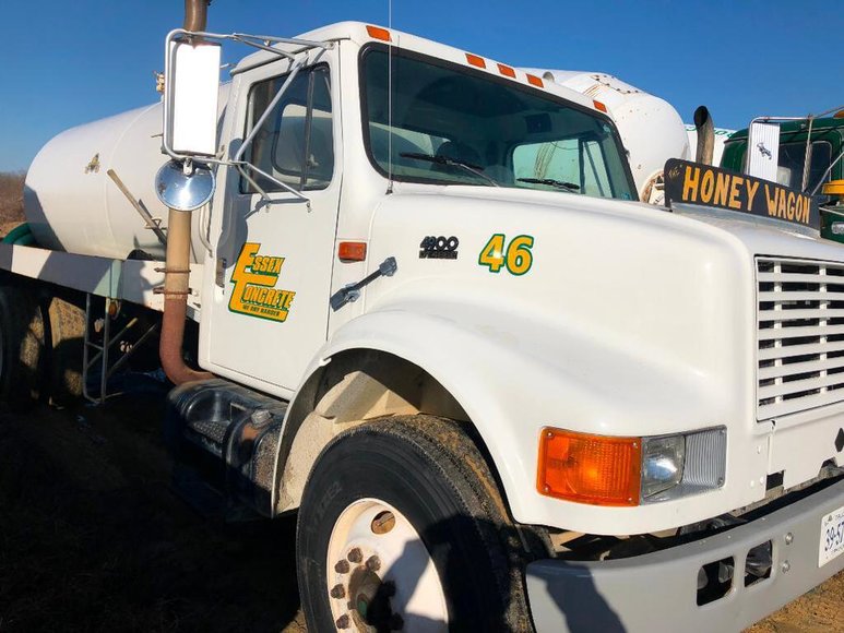 Image for For Sale 1996 International 4900 Septic Truck