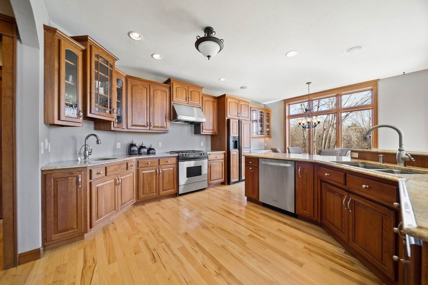 Image for Executive Park Avenue Tudor Auction, Neenah WI