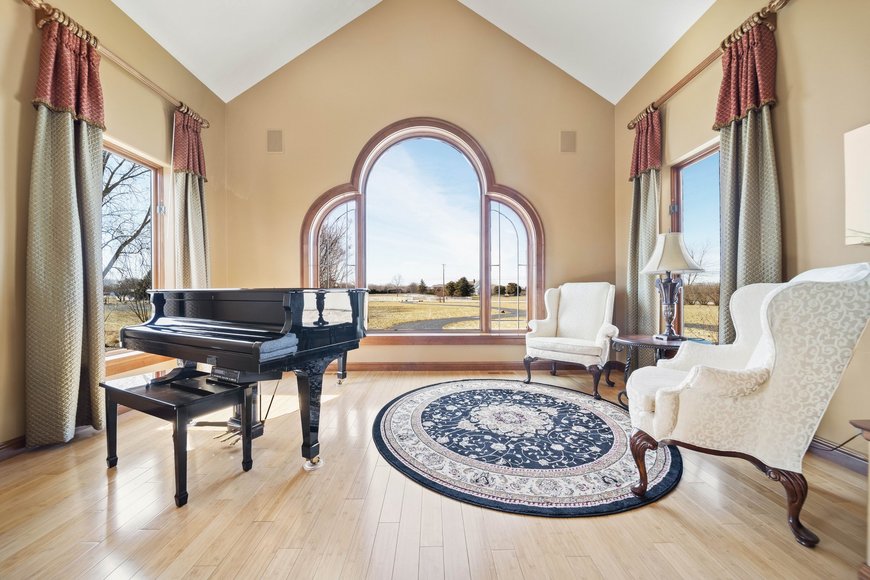 Image for Executive Park Avenue Tudor Auction, Neenah WI