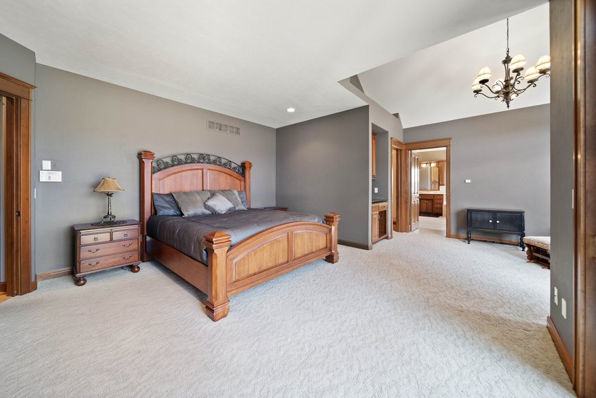 Image for Executive Park Avenue Tudor Auction, Neenah WI