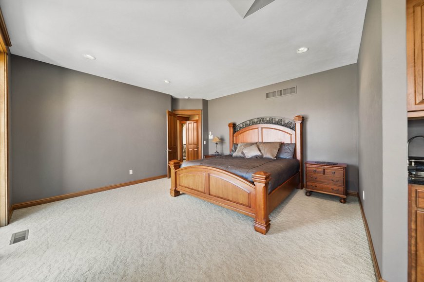 Image for Executive Park Avenue Tudor Auction, Neenah WI