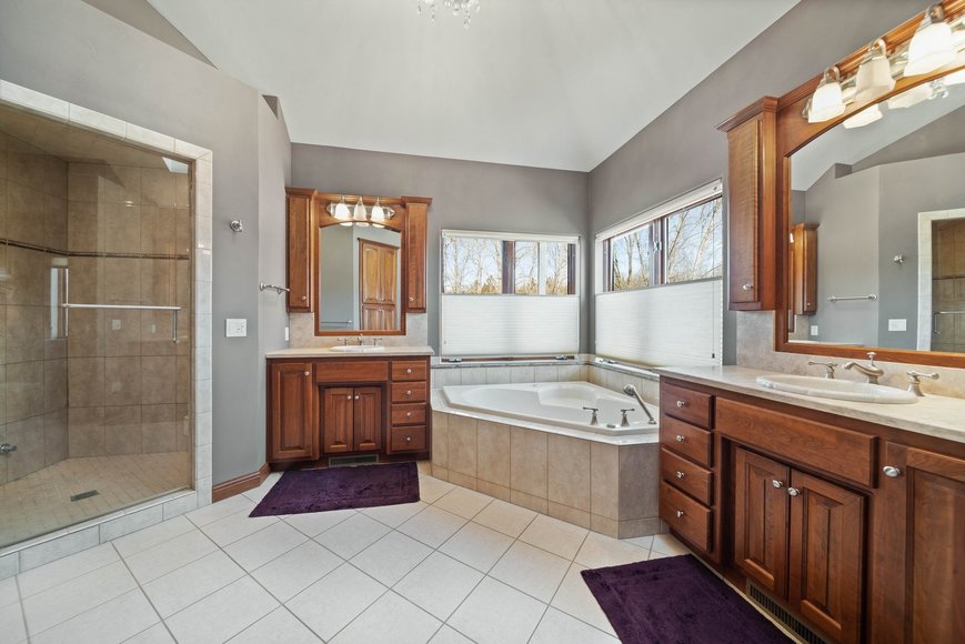 Image for Executive Park Avenue Tudor Auction, Neenah WI