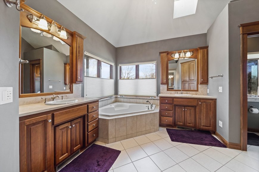 Image for Executive Park Avenue Tudor Auction, Neenah WI