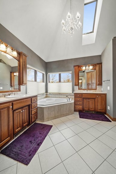 Image for Executive Park Avenue Tudor Auction, Neenah WI