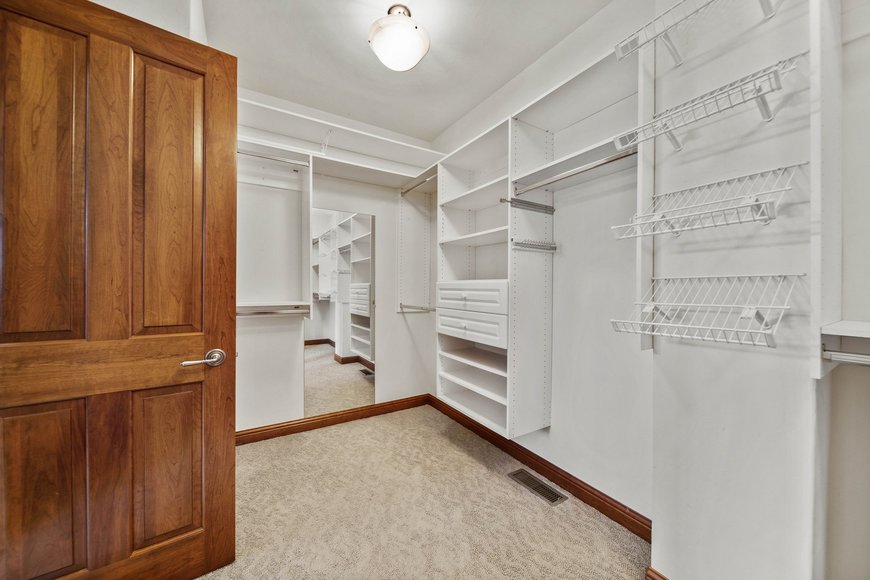 Image for Executive Park Avenue Tudor Auction, Neenah WI