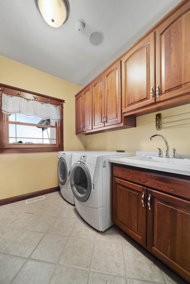 Image for Executive Park Avenue Tudor Auction, Neenah WI