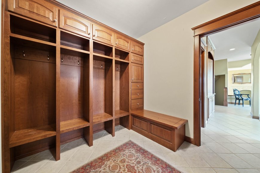 Image for Executive Park Avenue Tudor Auction, Neenah WI