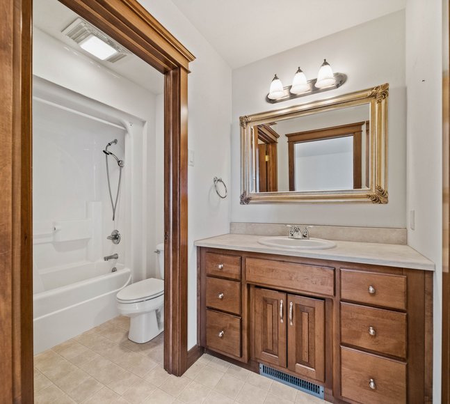 Image for Executive Park Avenue Tudor Auction, Neenah WI