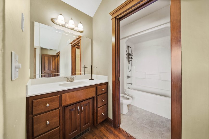 Image for Executive Park Avenue Tudor Auction, Neenah WI