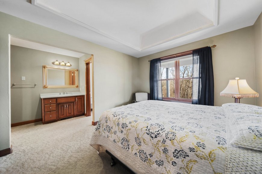 Image for Executive Park Avenue Tudor Auction, Neenah WI