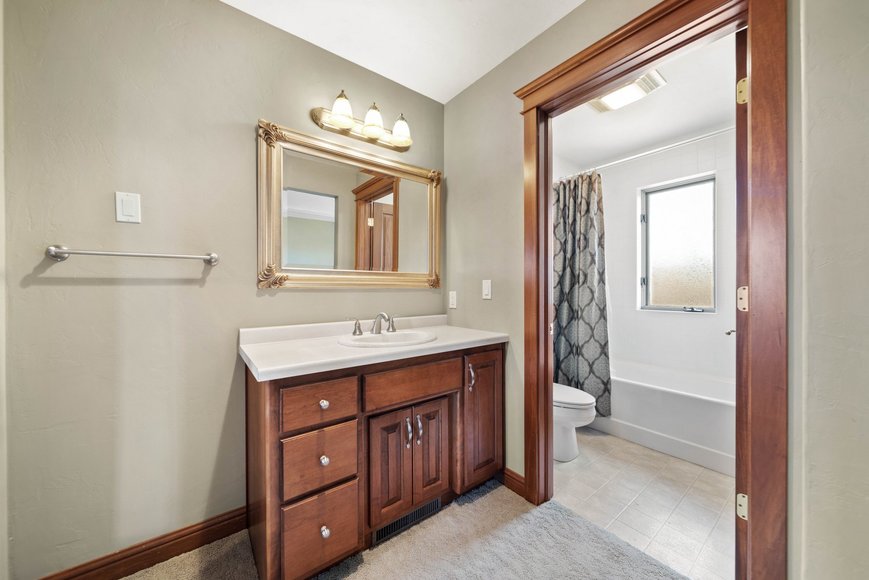 Image for Executive Park Avenue Tudor Auction, Neenah WI