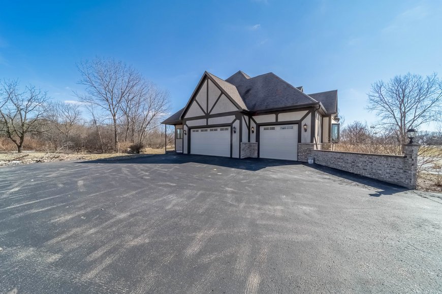 Image for Executive Park Avenue Tudor Auction, Neenah WI