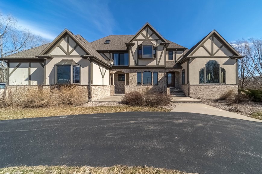 Image for Executive Park Avenue Tudor Auction, Neenah WI