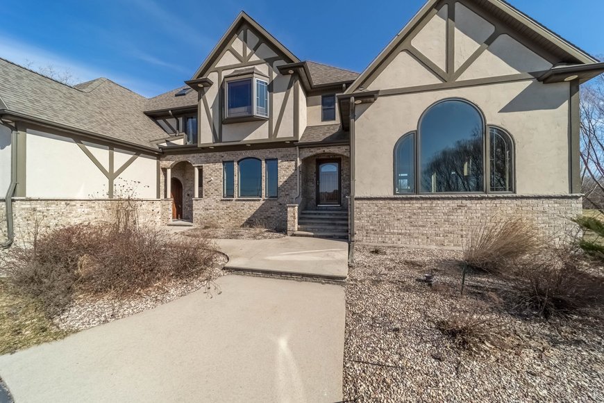 Image for Executive Park Avenue Tudor Auction, Neenah WI