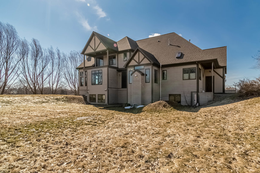 Image for Executive Park Avenue Tudor Auction, Neenah WI