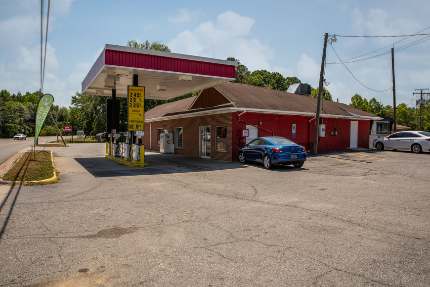 Image for Operational Convenience Store, Laundromat, Car Wash, Storage Units & Office Building on 8+ Acres--SELLING to the HIGHEST BIDDER!!