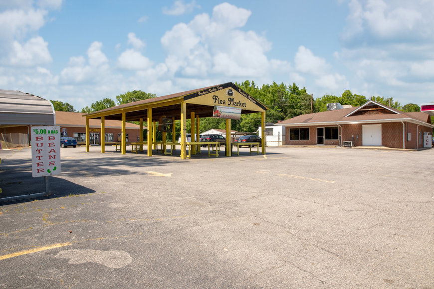 Image for Operational Convenience Store, Laundromat, Car Wash, Storage Units & Office Building on 8+ Acres--SELLING to the HIGHEST BIDDER!!